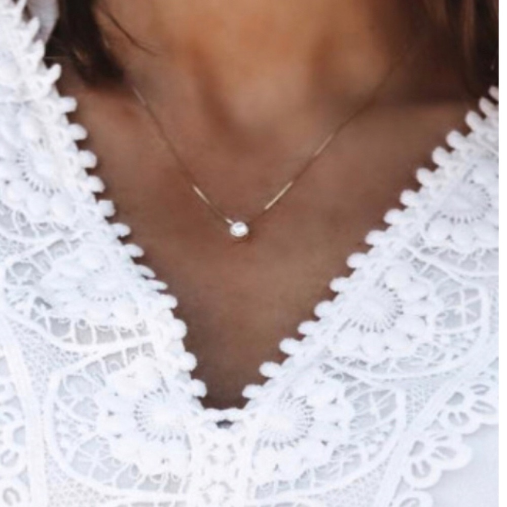 White V neck blouse with crochet details - Picture 5 of 7